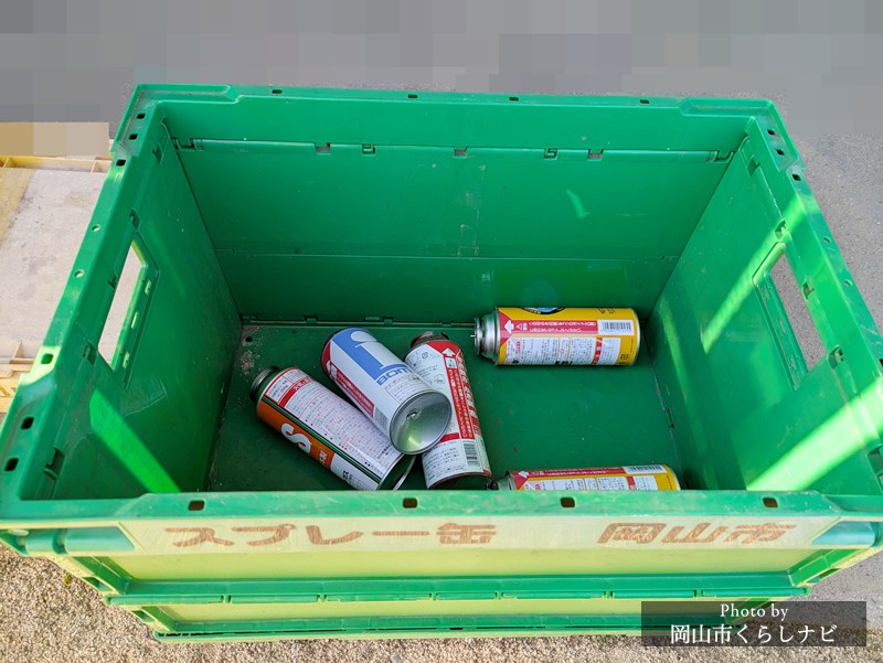 岡山市のスプレー缶回収用の緑色コンテナ